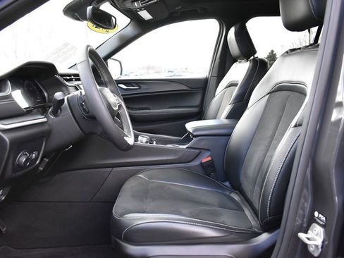 Used 2024 Jeep Grand Cherokee Altitude image 15