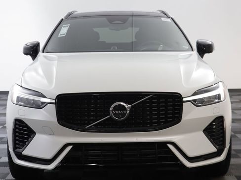 Used 2022 Volvo XC60 T8 R-Design w/ Advanced Package image 23