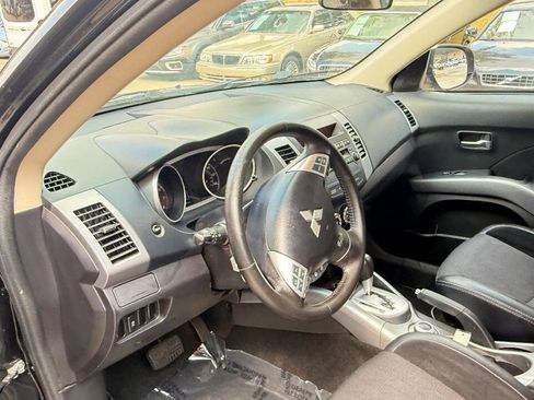 Used 2013 Mitsubishi Outlander SE image 35