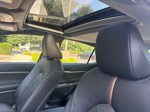Used 2018 Toyota Camry XLE w/ Audio Package FWD image 9