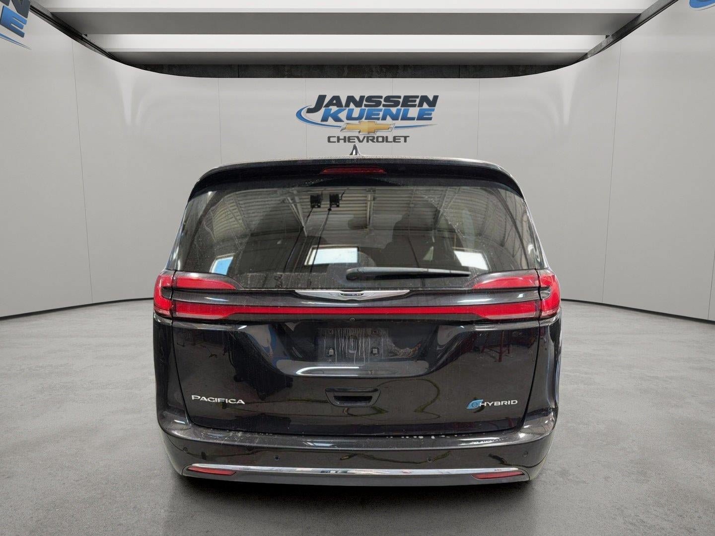 Used 2024 Chrysler Pacifica Limited FWD image 1