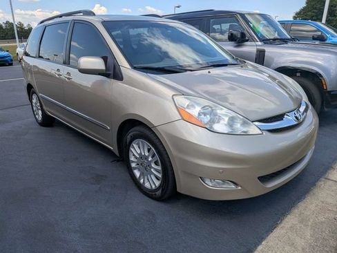 Used 2010 Toyota Sienna Limited FWD image 2