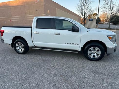 Used 2019 Nissan Titan SV image 33