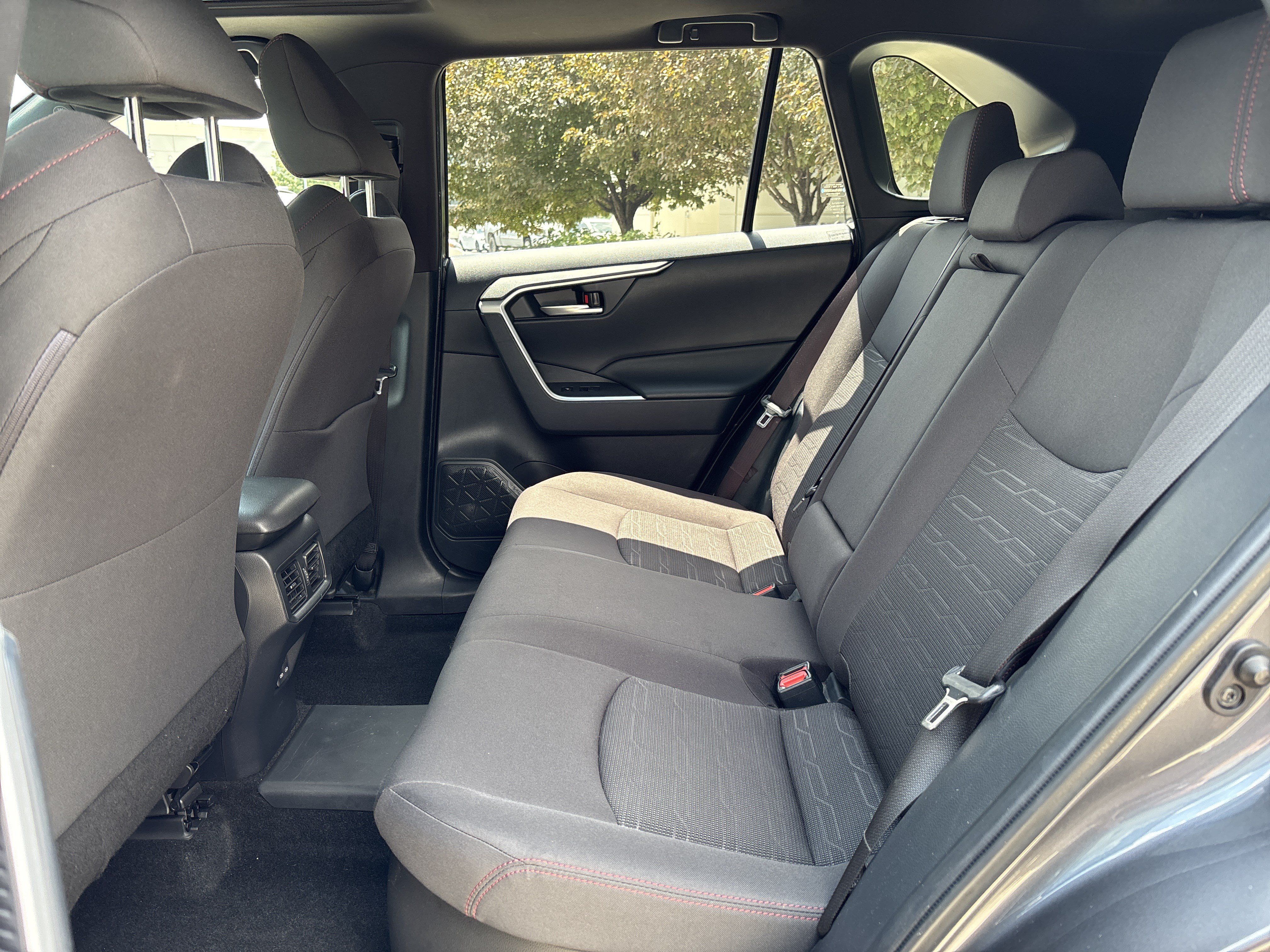 Used 2022 Toyota RAV4 SE w/ Weather & Moonroof Package AWD/4WD image 30