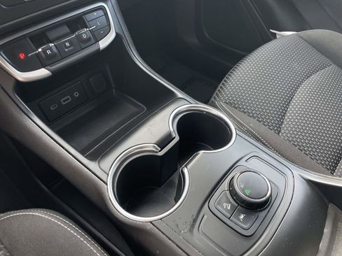 Used 2024 GMC Terrain SLE FWD image 30