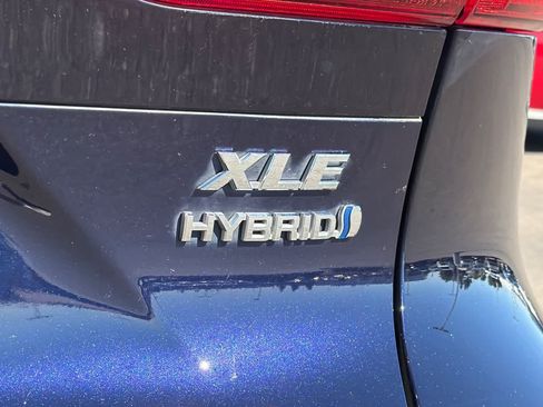 Used 2022 Toyota Venza XLE AWD/4WD image 33