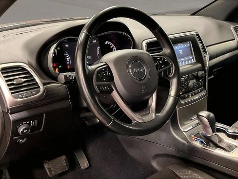Used 2021 Jeep Grand Cherokee Laredo w/ Security & Convenience Group AWD/4WD image 18