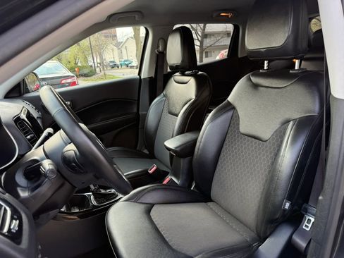 Used 2019 Jeep Compass Latitude FWD image 11