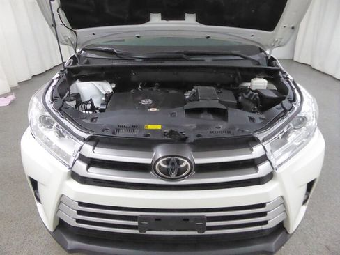 Used 2019 Toyota Highlander XLE AWD/4WD image 37