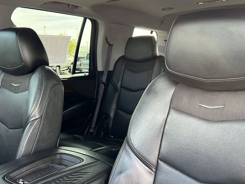 Used 2017 Cadillac Escalade Premium Luxury image 24