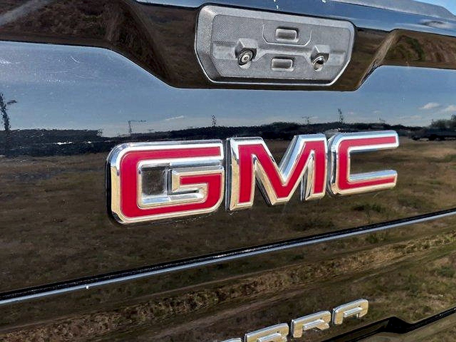 Used 2023 GMC Sierra 1500 SLT AWD/4WD image 30