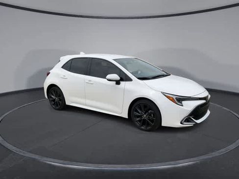 Used 2025 Toyota Corolla XSE FWD image 2