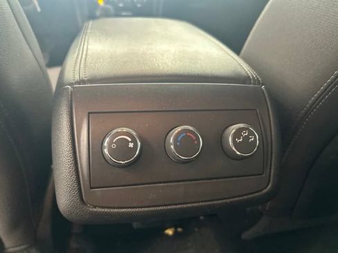 Used 2017 Chevrolet Traverse LT w/ Style and Technology Package FWD image 18