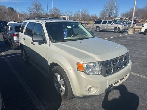 Used 2009 Ford Escape XLT image 2