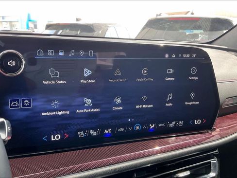 Used 2024 Chevrolet Traverse RS image 33