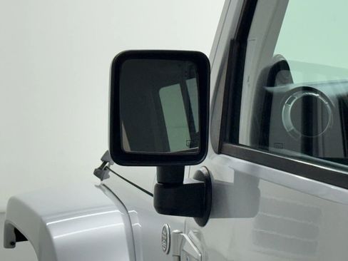 Used 2011 Jeep Wrangler Unlimited Sahara image 29