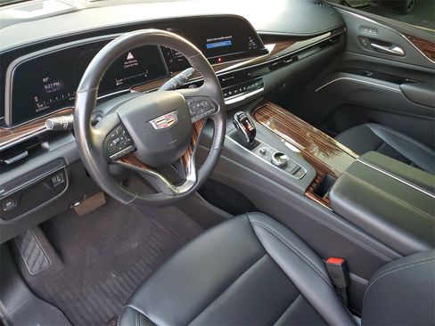 Used 2024 Cadillac Escalade ESV Luxury image 15