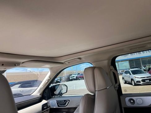 Used 2018 Lincoln Navigator Reserve w/ Technology Package AWD/4WD image 11
