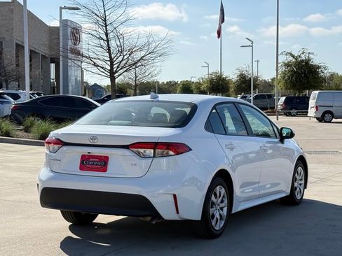 Used 2025 Toyota Corolla LE FWD image 7