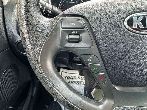 Used 2017 Kia Forte LX FWD image 3