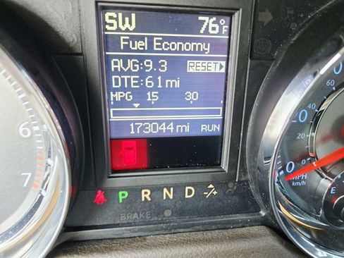 Used 2015 Chrysler Town & Country Touring FWD image 22