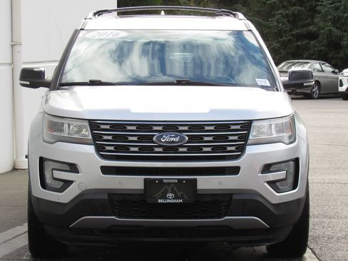 Used 2016 Ford Explorer XLT w/ Equipment Group 202A AWD/4WD image 3