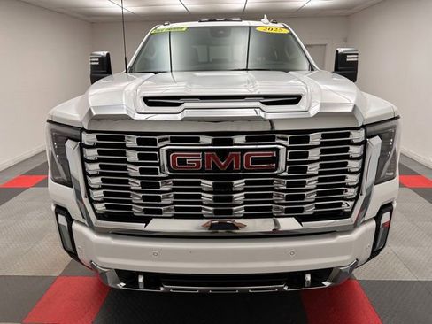 Used 2025 GMC Sierra 3500 Denali w/ Denali Reserve Package AWD/4WD image 2