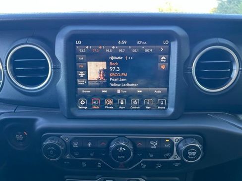 Used 2018 Jeep Wrangler Unlimited Sahara AWD/4WD image 18
