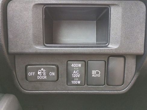 Used 2018 Toyota Tacoma TRD Sport image 20