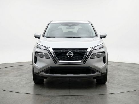 Used 2025 Nissan Rogue SV FWD image 2