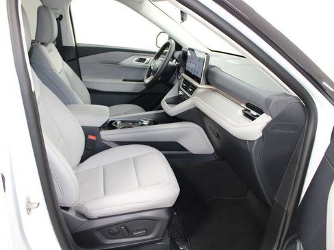 New 2026 Ford Explorer Active w/ Active Comfort Package image 28