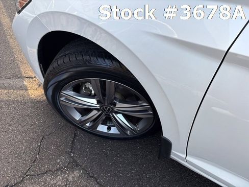 Certified 2023 Volkswagen Jetta SE image 10
