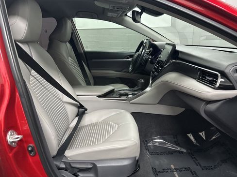 Used 2021 Toyota Camry SE w/ Cold Weather Package image 19