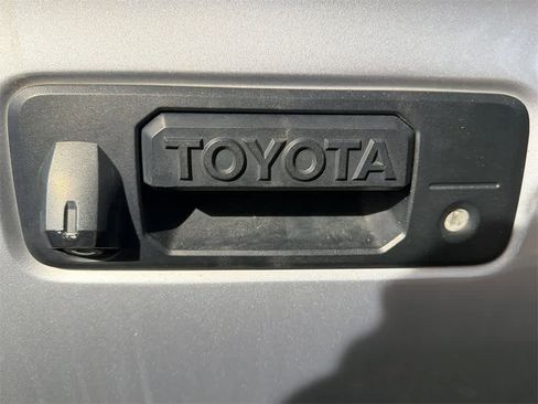 Used 2016 Toyota Tacoma SR5 image 10