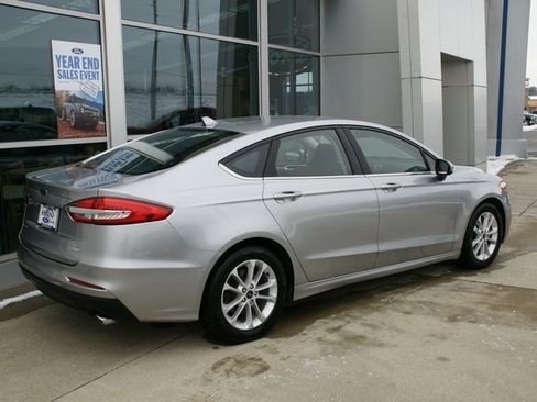 Used 2020 Ford Fusion SE image 3
