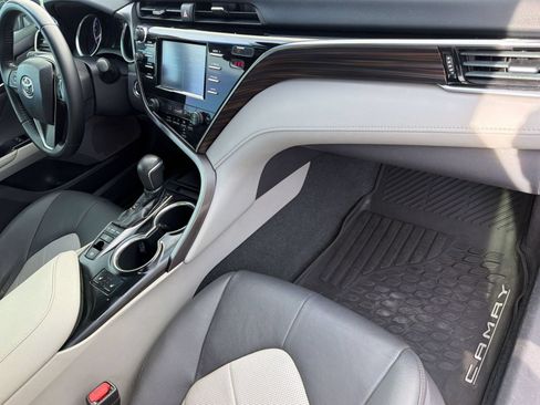 Used 2018 Toyota Camry XLE FWD image 35