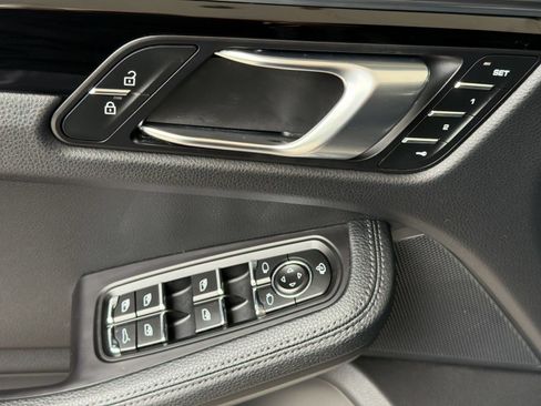 Used 2023 Porsche Macan AWD/4WD image 28