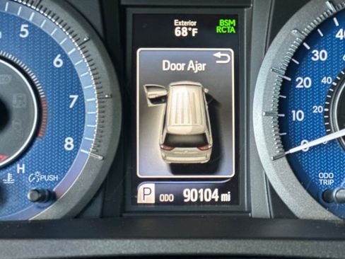 Certified 2018 Toyota Sienna XLE w/ XLE Navigation Package FWD image 32
