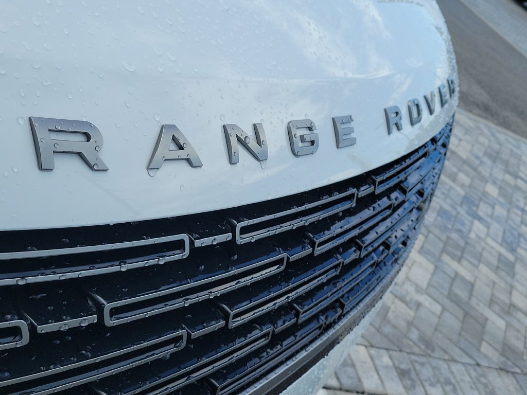 Certified 2025 Land Rover Range Rover SE AWD/4WD image 9