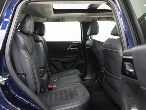 Used 2024 Mitsubishi Outlander SE AWD/4WD image 12