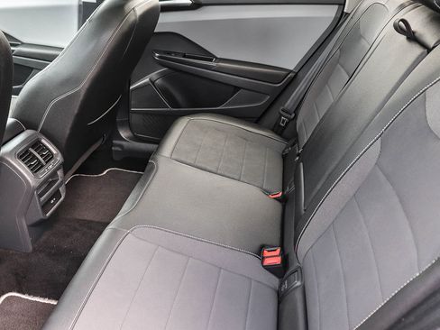 Used 2023 Volkswagen Taos SE w/ Panoramic Sunroof Package AWD/4WD image 21