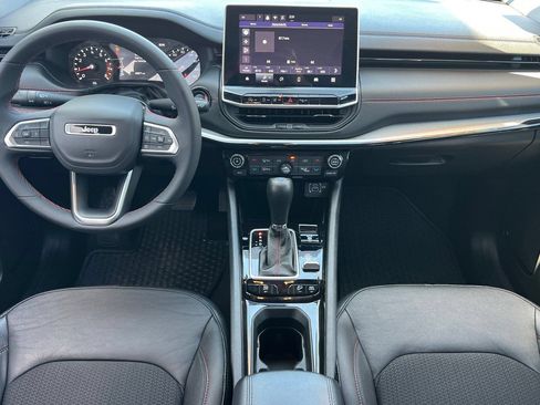 Used 2025 Jeep Compass Trailhawk AWD/4WD image 17