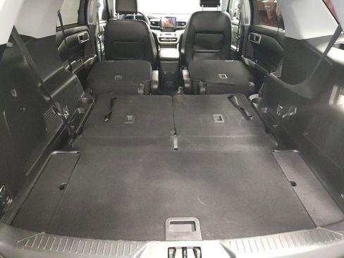 Used 2022 Ford Explorer XLT w/ Equipment Group 202A image 17
