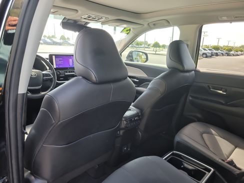 Used 2024 Toyota Grand Highlander AWD image 14