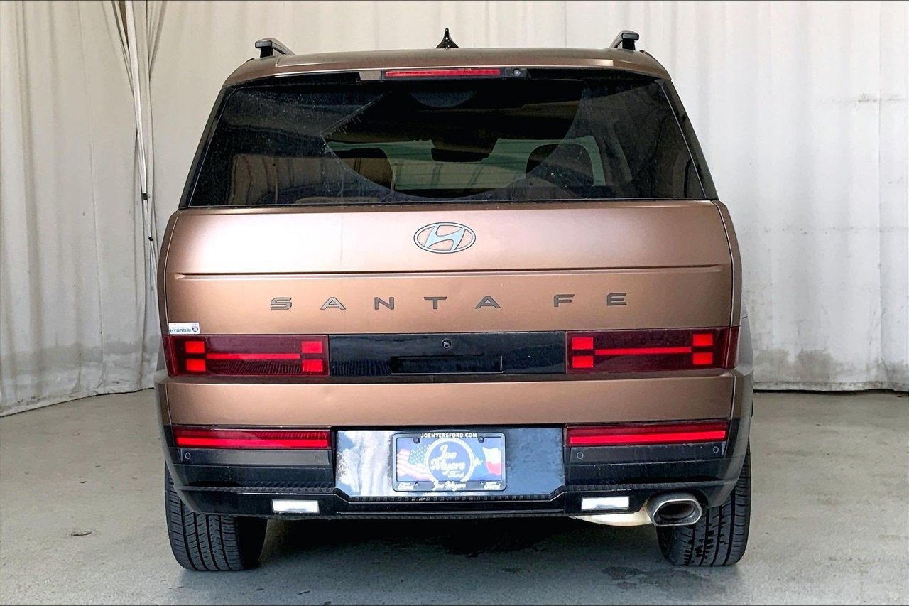 Used 2024 Hyundai Santa Fe Calligraphy FWD image 4