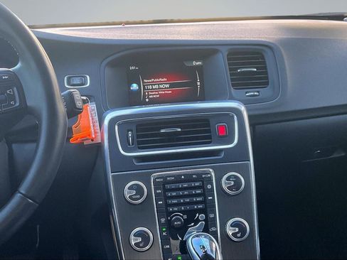 Used 2016 Volvo V60 T5 Premier w/ Technology Package image 6