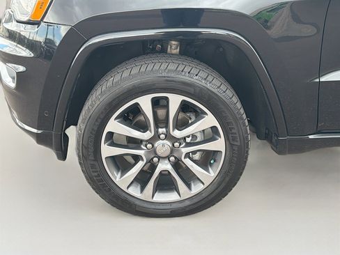 Used 2017 Jeep Grand Cherokee Overland w/ Jeep Active Safety Group image 11