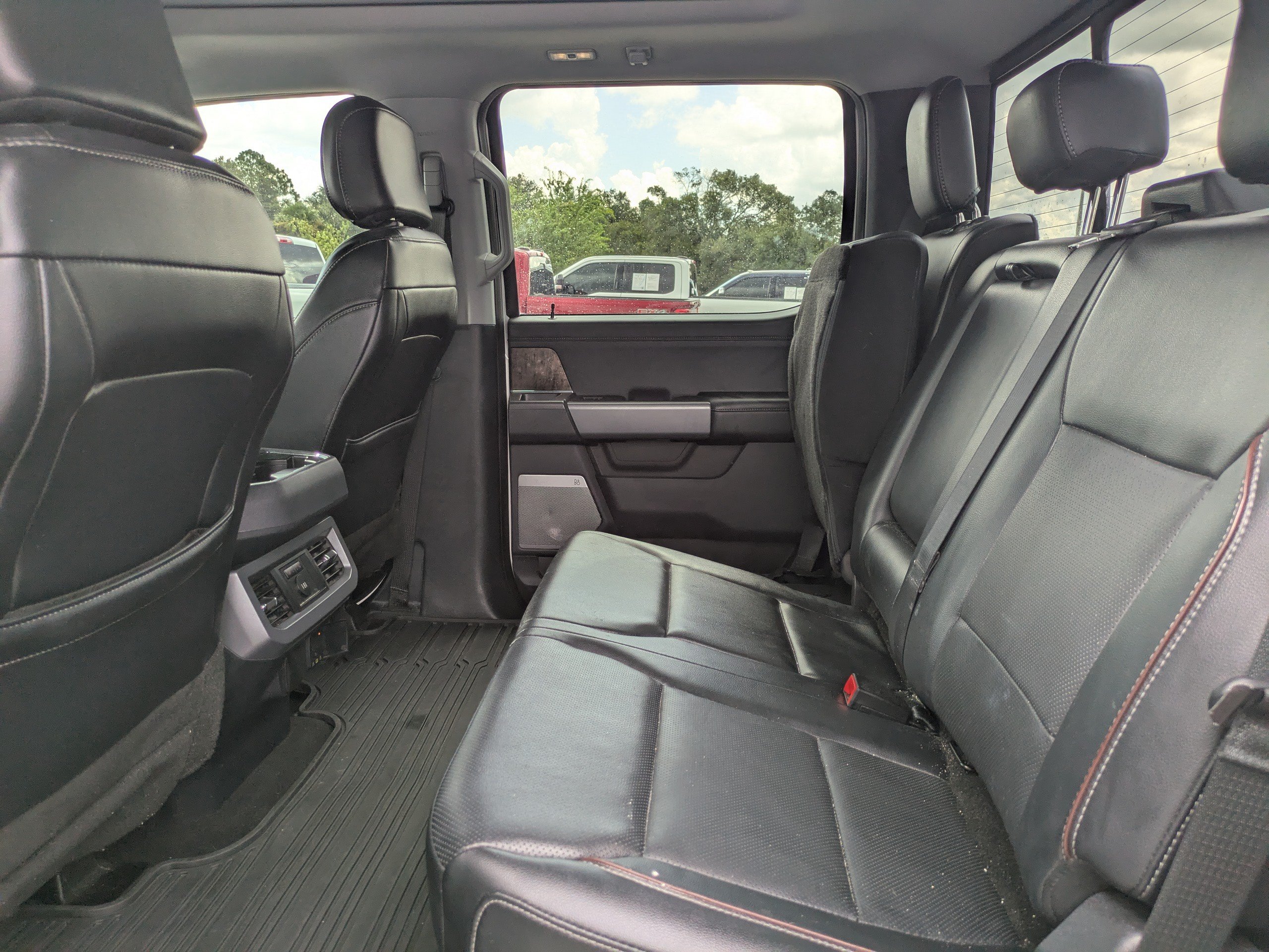 Used 2024 Ford F350 Lariat w/ Sport Appearance Package AWD/4WD image 13