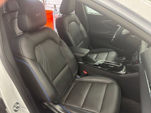 Used 2025 Buick Envista Sport Touring FWD image 36