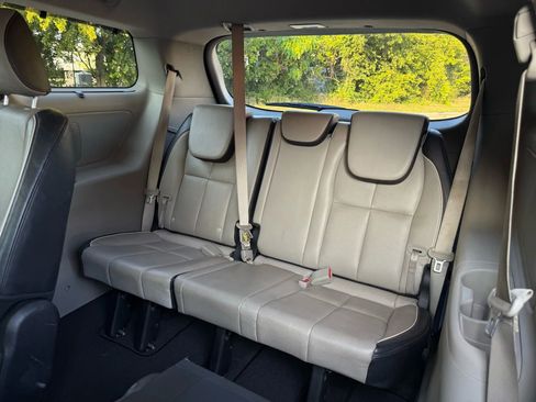 Used 2021 Kia Sedona SX image 14